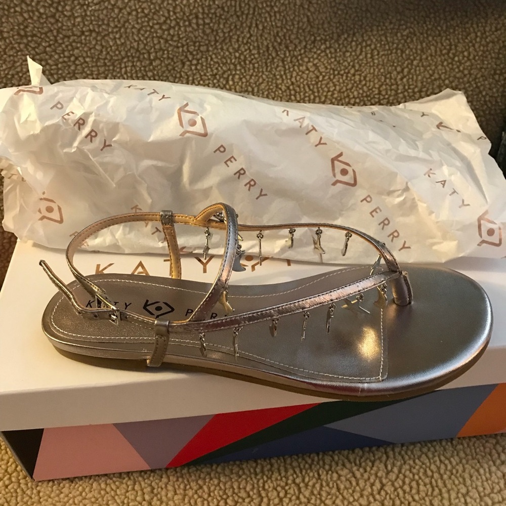 💝 MOVING OUT SALE 🎁 Brand New - Never Used KATY PERRY Celeste Flat SANDALS